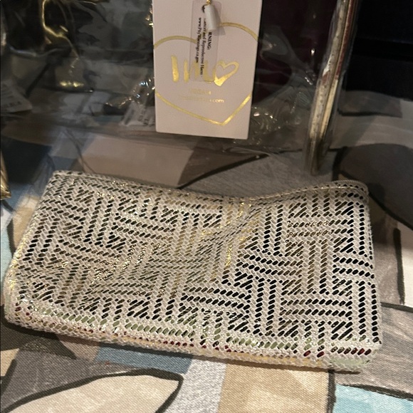 Imoshion Shiny Gold and Transparent Cosmetic Case - Picture 3 of 8